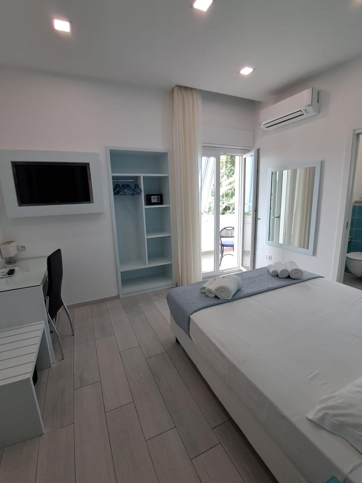 Bed & Breakfast Dreams Mare 